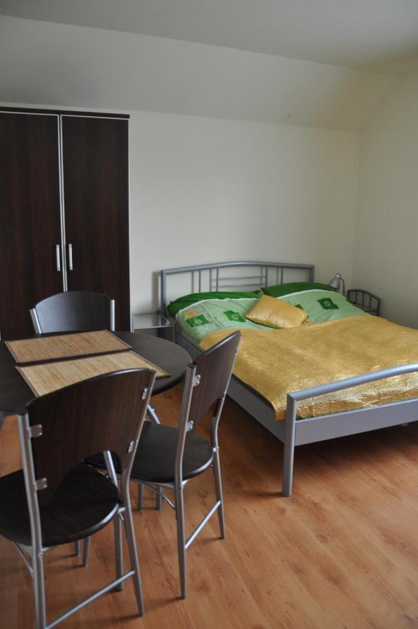 Ferienwohnung Przylesie Uniejów Exterior foto